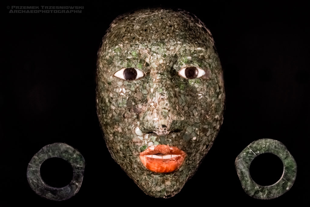 Jadeitowa maska grobowa z Calakmul (Chiik Nahb / Uxte’ tuun)