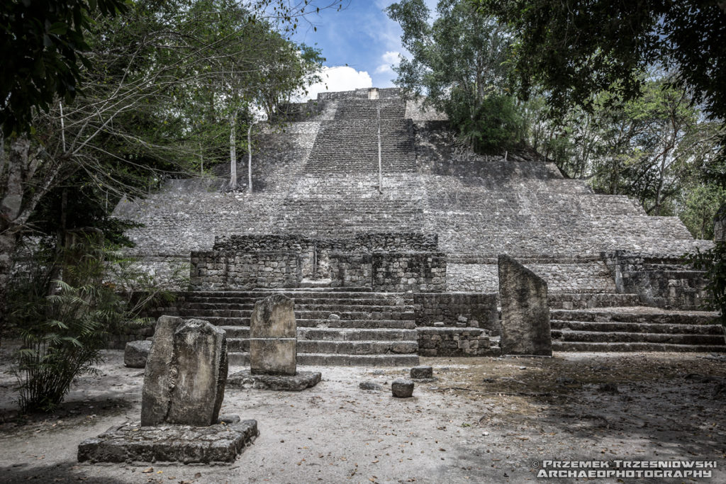 Piramida I w Calakmul (Chiik Nahb / Uxte’ tuun)