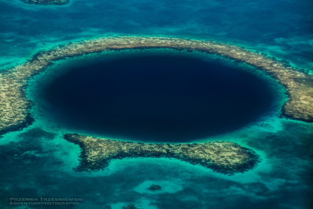 great blue hole mezoamerykańska rafa barierowa belize karaiby morze karaibskie