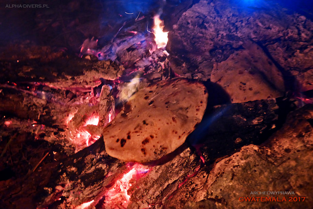 tortilla ognisko obóz fireside peten gwatemala guatemala