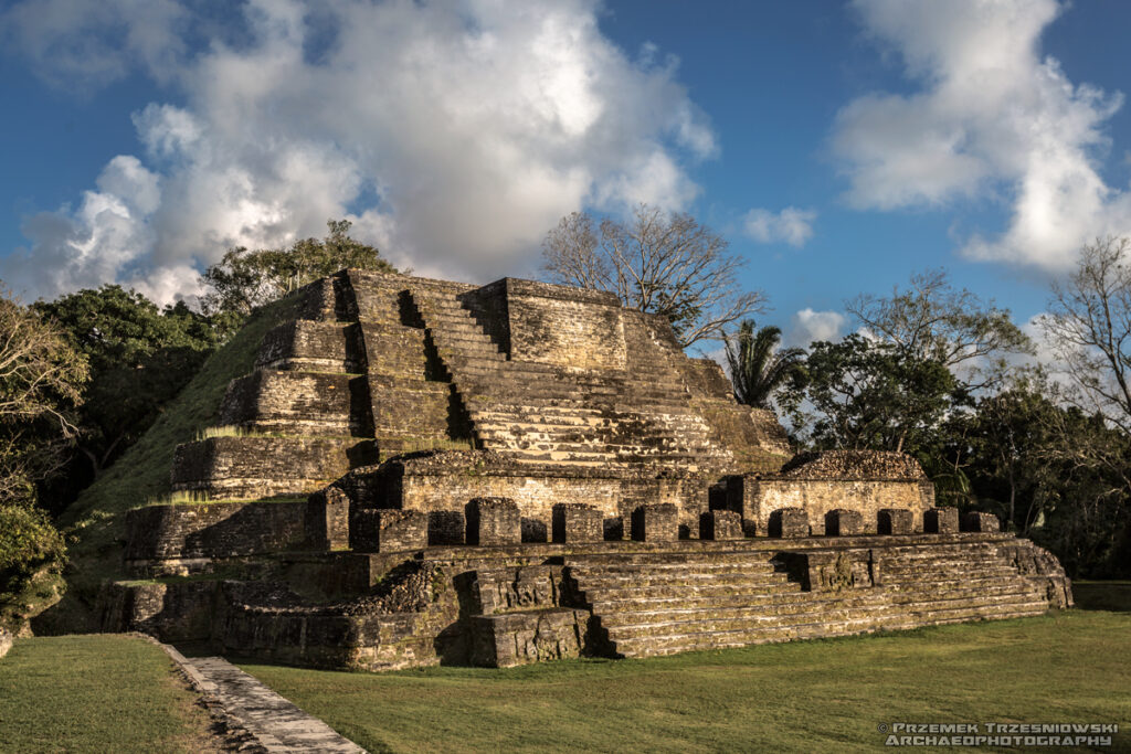 altun ha belize maya ruins piramida belikin