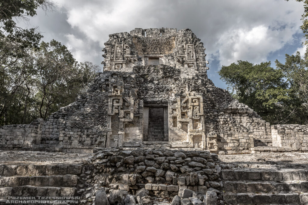chicanna chenes rio bec structure xx portal zoomorficzny zoomorphic portal maya ruins mexico meksyk ruiny majów