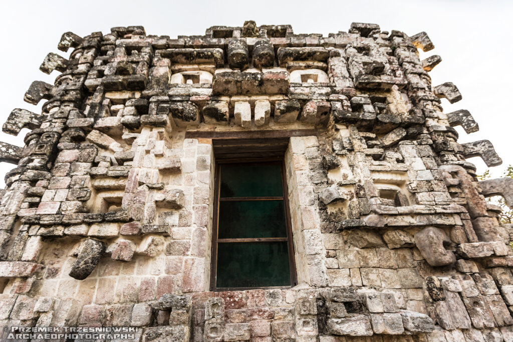 tabasqueno chenes, campeche maya ruins ruiny majów zoomorf portal zoomorph