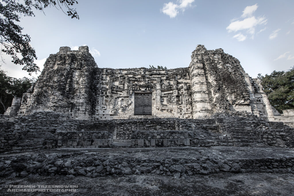 hormiguero chenes rio bec structure II portal zoomorficzny zoomorphic portal maya ruins mexico meksyk ruiny majów