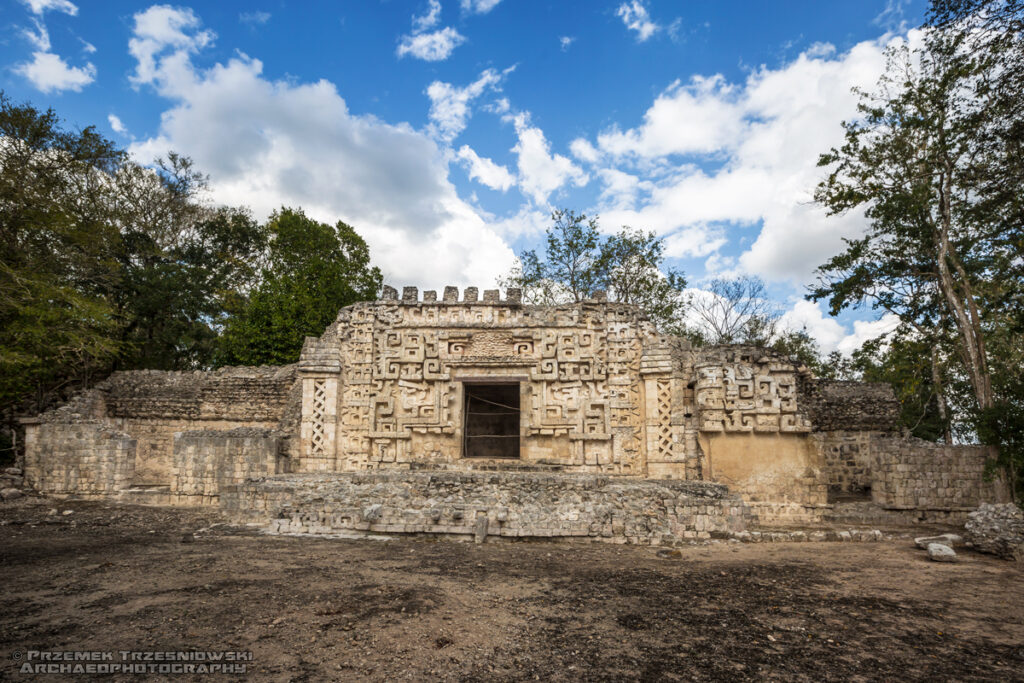hochob chenes campeche earthmonster witz zoomorph portal zoomorficzny mexico meksyk archeologia majów stanowisko archeologiczne jukatan yucatan
