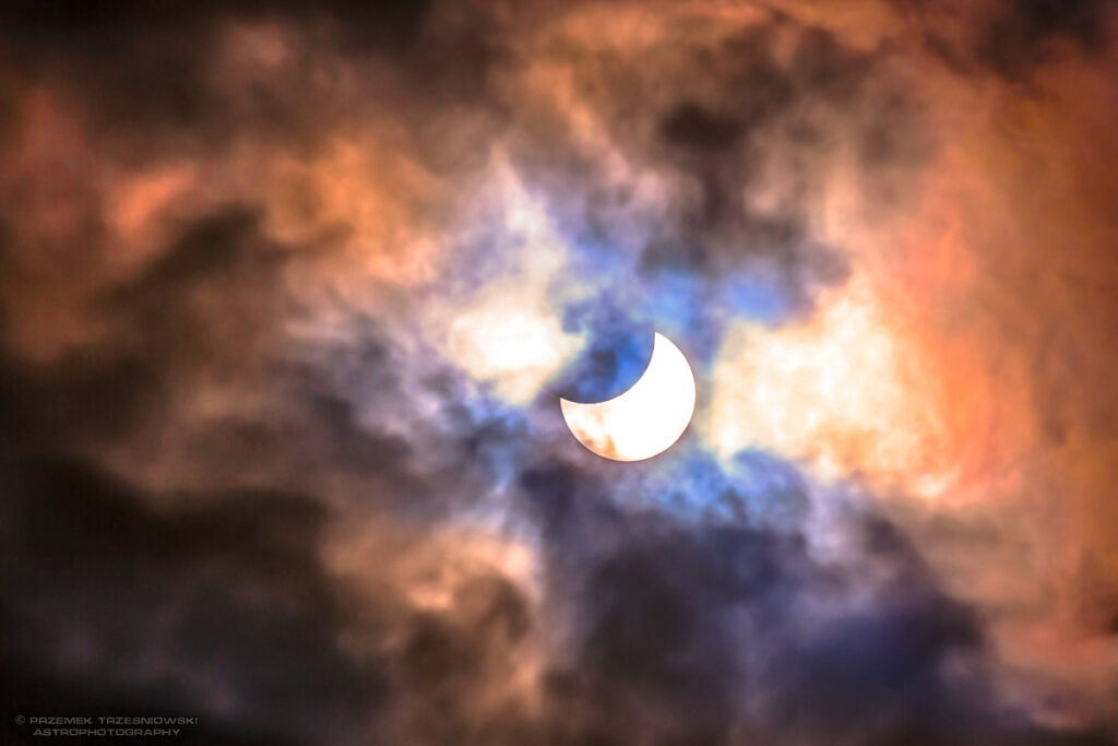 partial solar eclipse zaćmienie Słońca