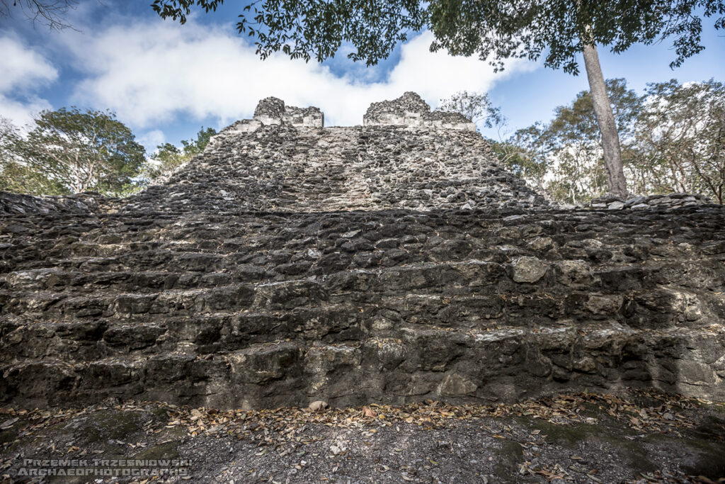 Xpuhil I Campeche Meksyk Jukatan archeologia stanowisko archeologiczne struktura IV