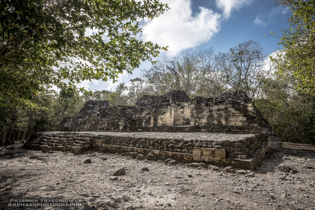 Xpuhil I Campeche Meksyk Jukatan archeologia stanowisko archeologiczne struktura III