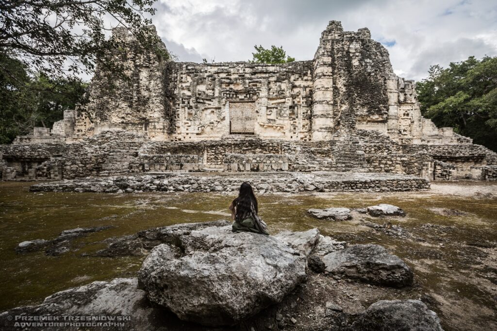 chenes portal zoomorficzny rio bec hormiguero campeche ruiny Majów Meksyk