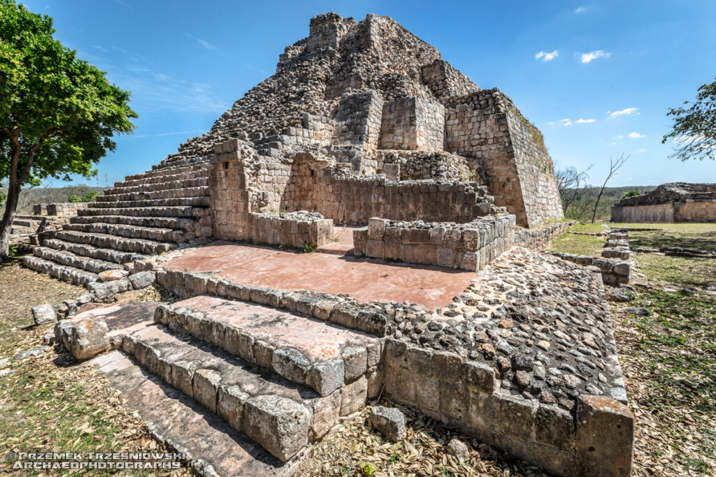 Oxkintok Maya ruiny Majów Jukatan Meksyk Wzgórza Puuc Hills piramida pyramid CA4