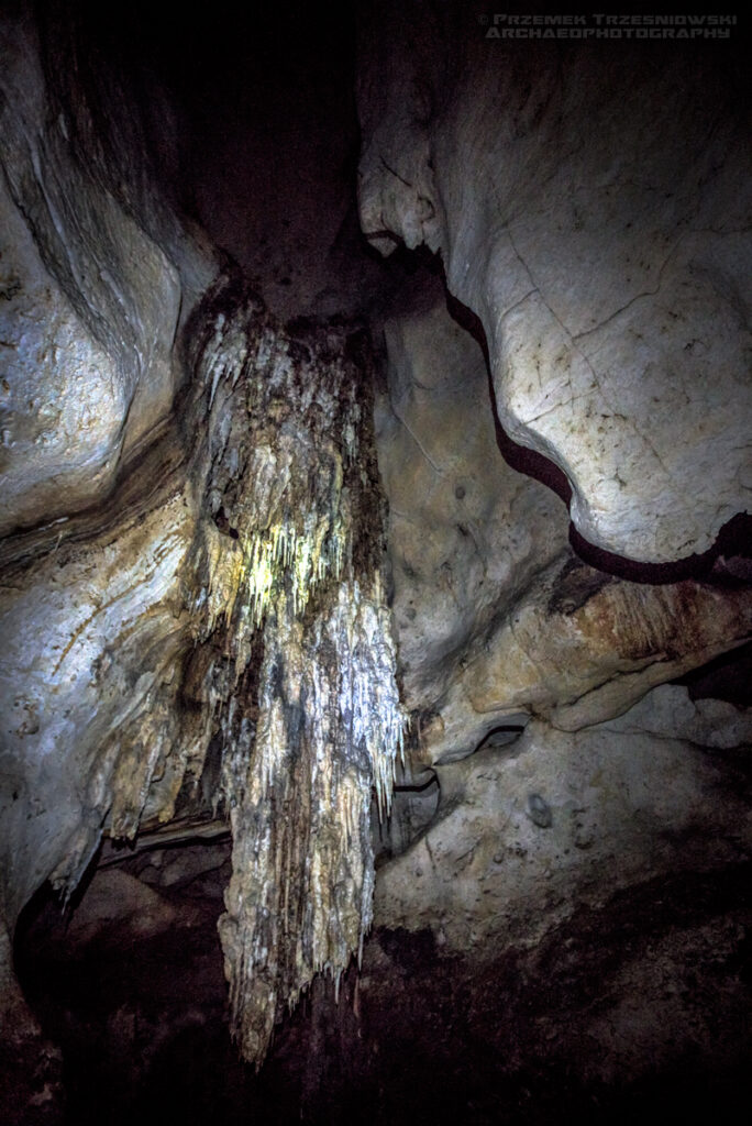 Chechem Ha jaskinia cave cueva Belize Cayo Mopan klacyt stalaktyt