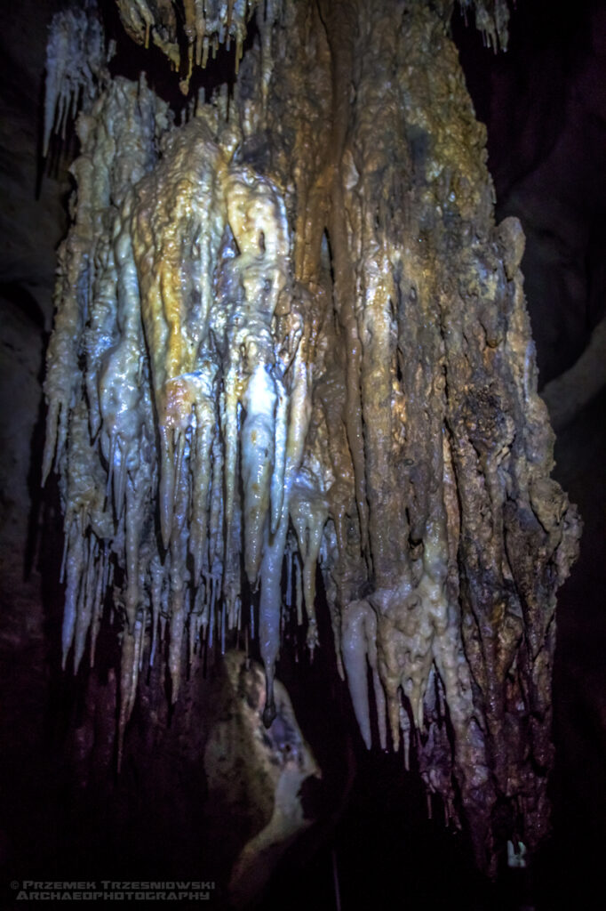 Chechem Ha jaskinia cave cueva Belize Cayo Mopan klacyt stalaktyt