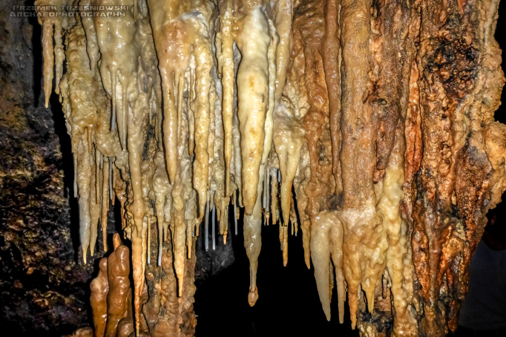 Chechem Ha jaskinia cave cueva Belize Cayo Mopan klacyt stalaktyt