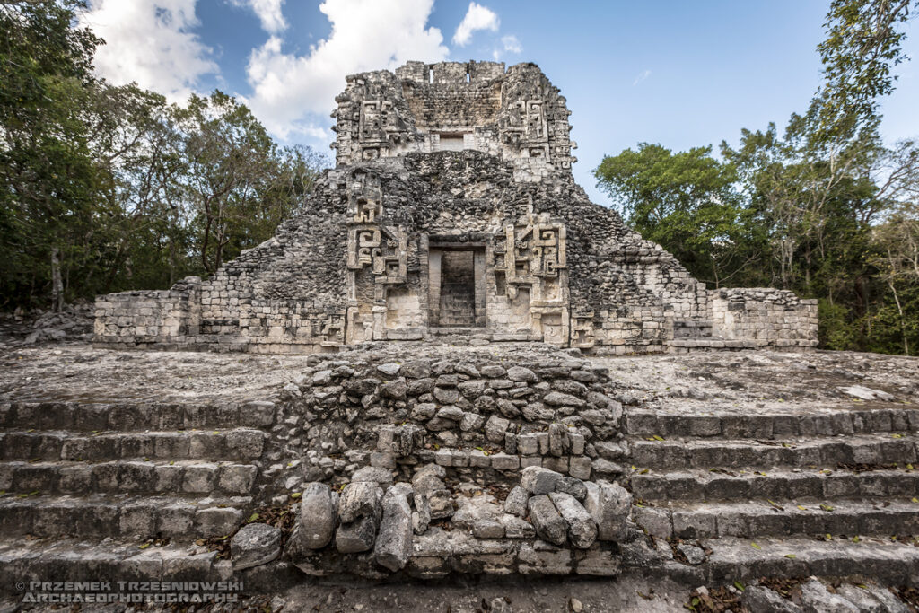 chicanna chenes rio bec structure xx portal zoomorficzny zoomorphic portal maya ruins mexico meksyk ruiny majów