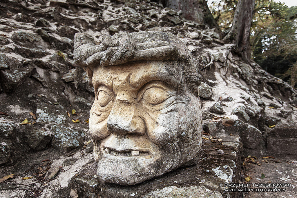 Copan Honduras ruiny Majów Maya ruins head monument