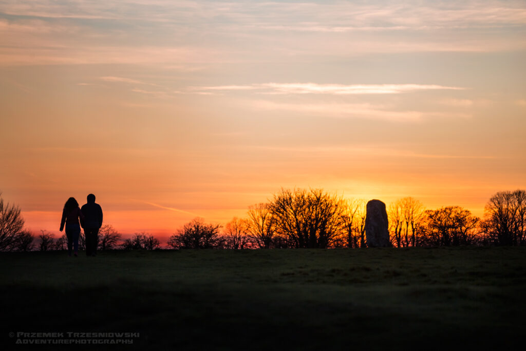 avebury cromlech menhir kamienny krag brytania anglia wiltshire zachod slonca sunset