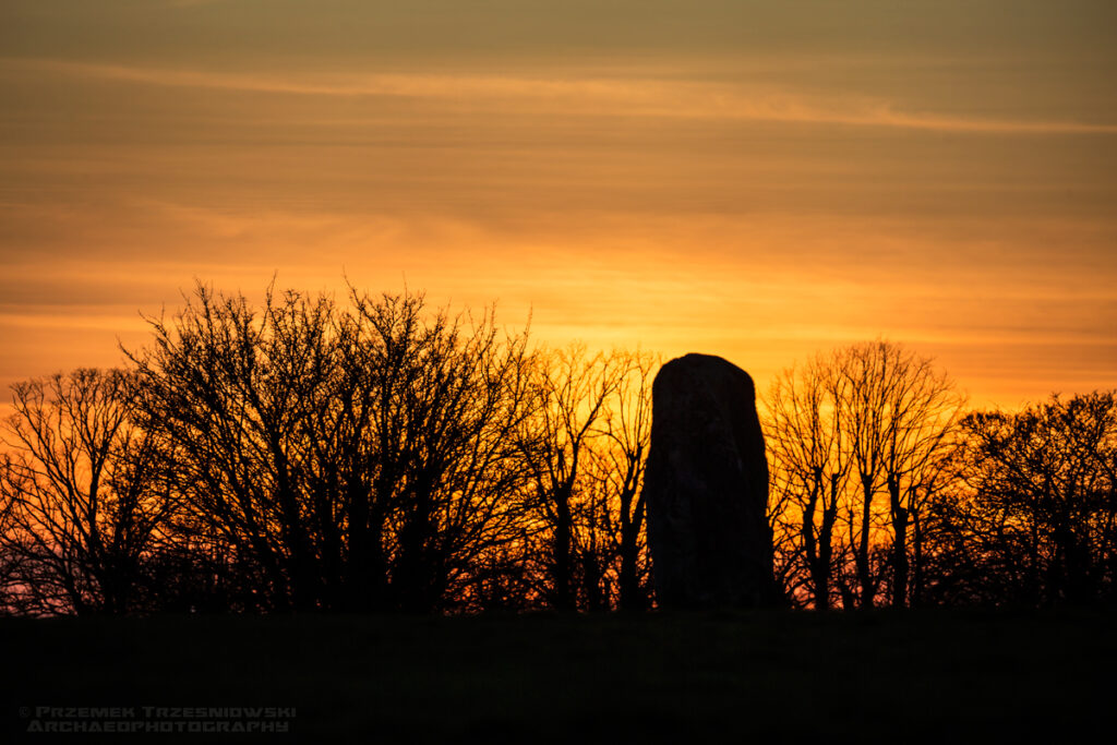 avebury cromlech menhir kamienny krag brytania anglia wiltshire sunset zachod slonca