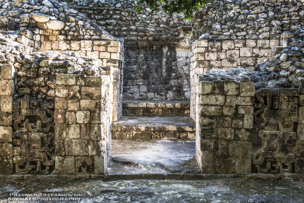 chicanna chenes rio bec structure xx portal zoomorficzny zoomorphic portal maya ruins mexico meksyk ruiny majów