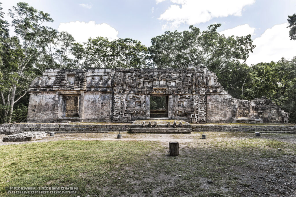 chicanna chenes structure II portal zoomorficzny zoomorphic portal maya ruins mexico meksyk ruiny majów