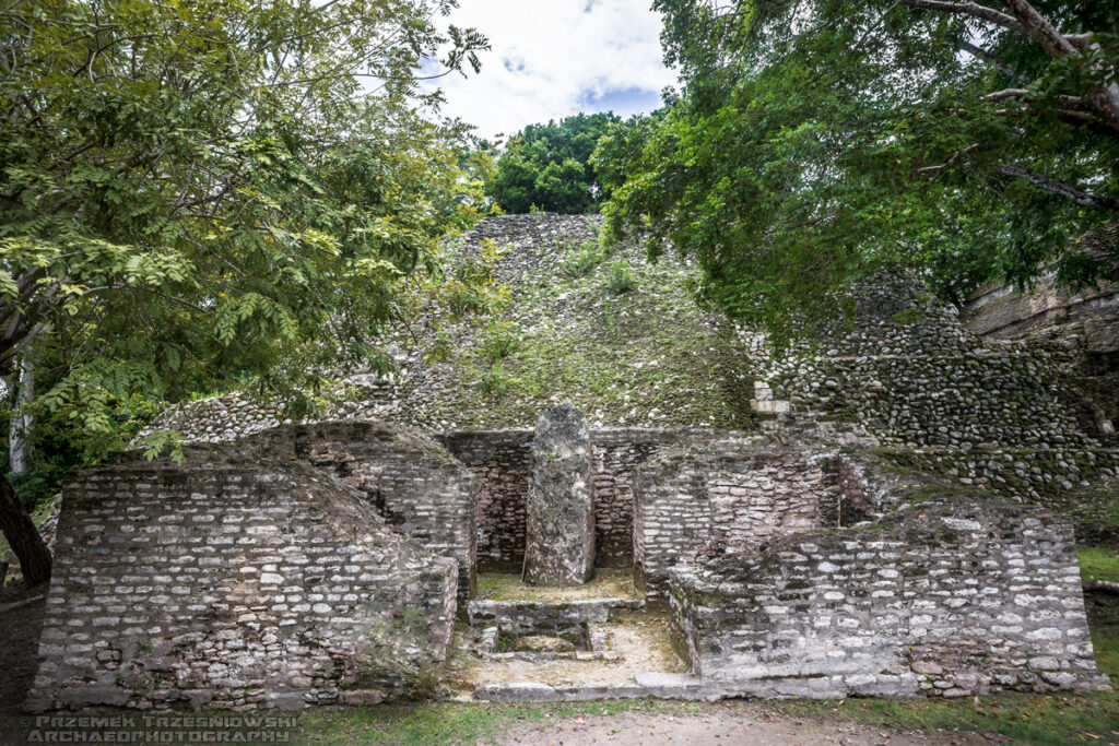 xunantunich belize ruiny majów maya ruins piramida pyramid stela