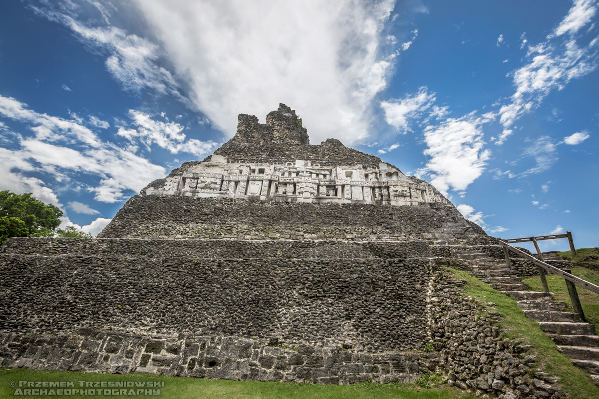 xunantunich belize ruiny majów maya ruins piramida pyramid relief