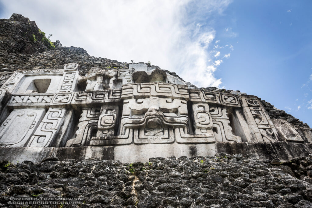 xunantunich belize ruiny majów maya ruins piramida pyramid relief