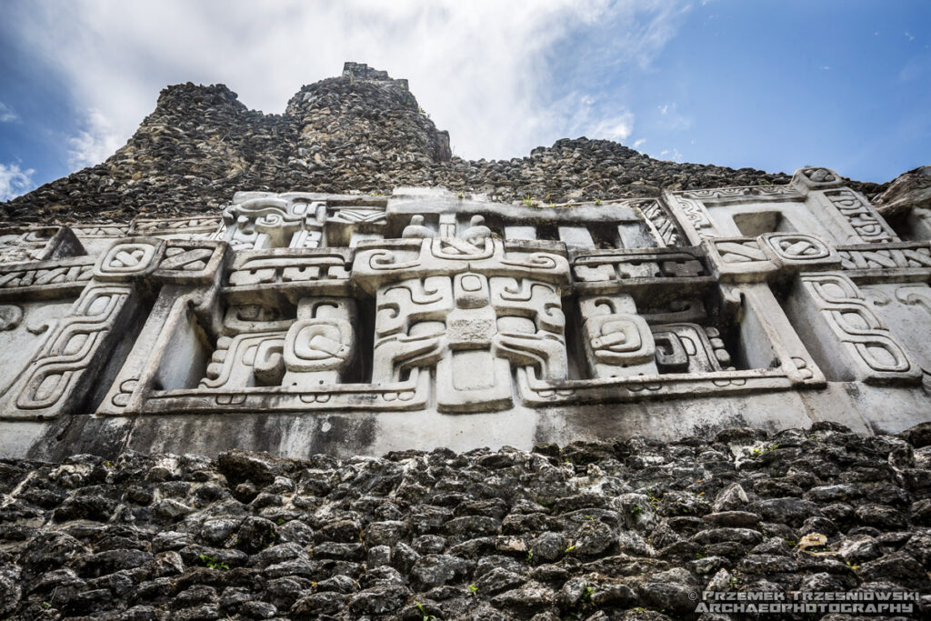 xunantunich belize ruiny majów maya ruins piramida pyramid relief