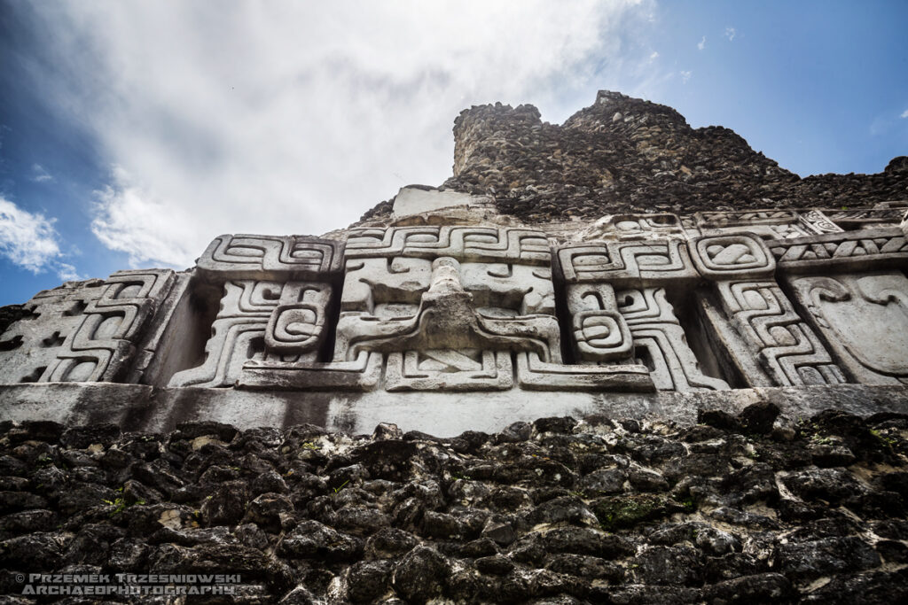 xunantunich belize ruiny majów maya ruins piramida pyramid relief