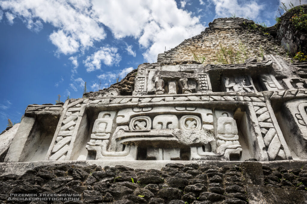 xunantunich belize ruiny majów maya ruins piramida pyramid relief