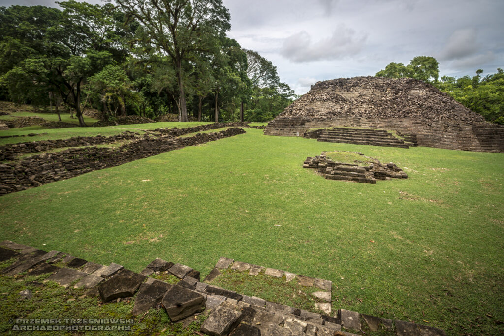 lubaantun belize maya ruins ruiny majow toledo piramida piramidy plaza plac