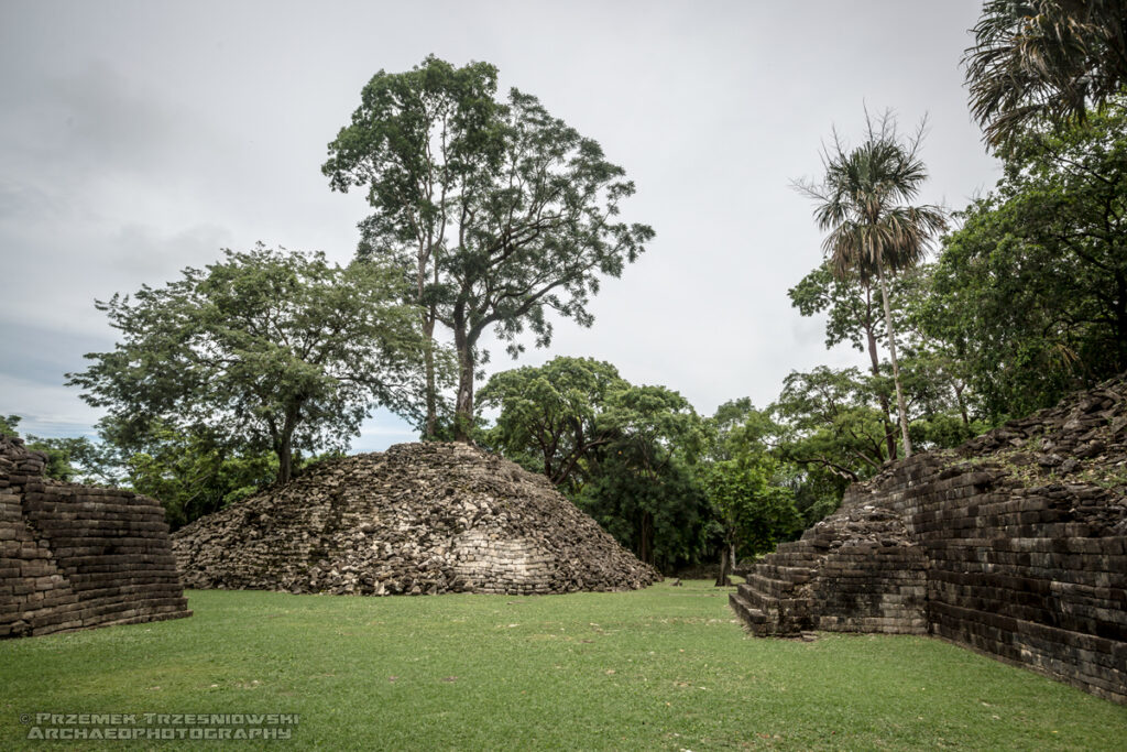 lubaantun belize maya ruins ruiny majow toledo piramida piramidy plaza plac