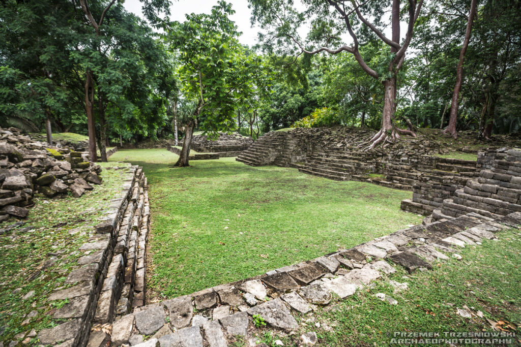 lubaantun belize maya ruins ruiny majow toledo piramida piramidy plaza plac