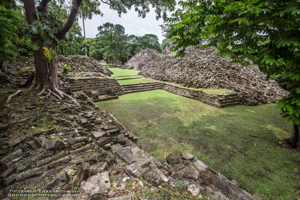 lubaantun belize maya ruins ruiny majow toledo piramida piramidy plaza plac