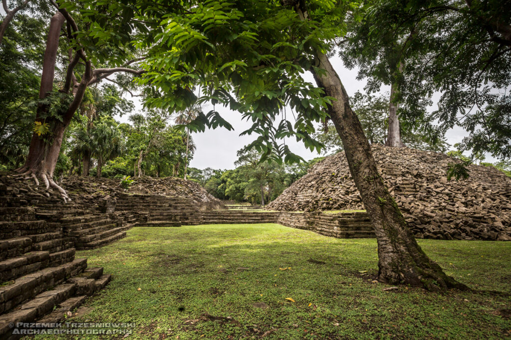 lubaantun belize maya ruins ruiny majow toledo piramida piramidy plaza plac