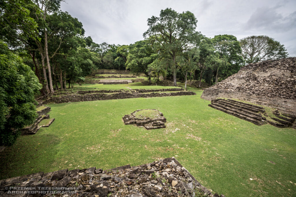 lubaantun belize maya ruins ruiny majow toledo piramida piramidy plaza plac