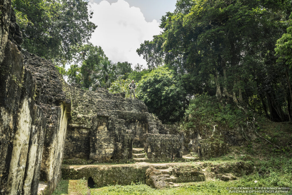 przemek trześniowski archeolog tikal gwatemala grupa g