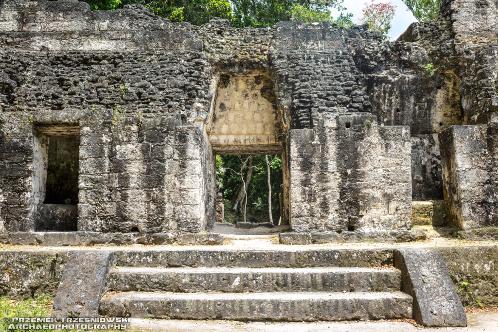 tikal acanaladuras grupa f grupo group peten gwatemala guatemala corbeled vault sklepienie kroksztynowe