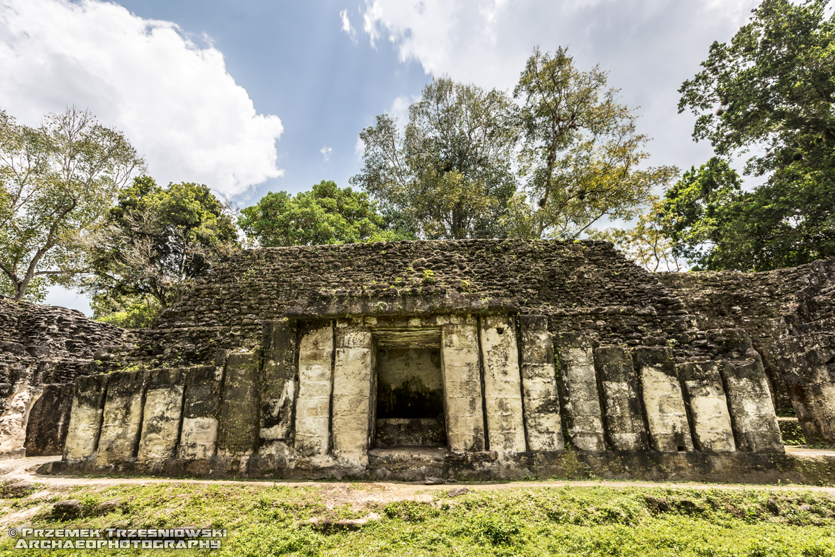 tikal acanaladuras grupa g grupo group peten gwatemala guatemala