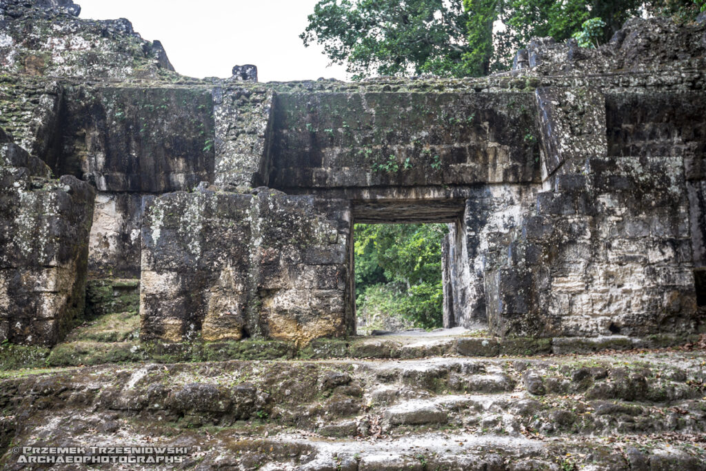 tikal acanaladuras grupa f grupo group peten gwatemala guatemala corbeled vault sklepienie kroksztynowe