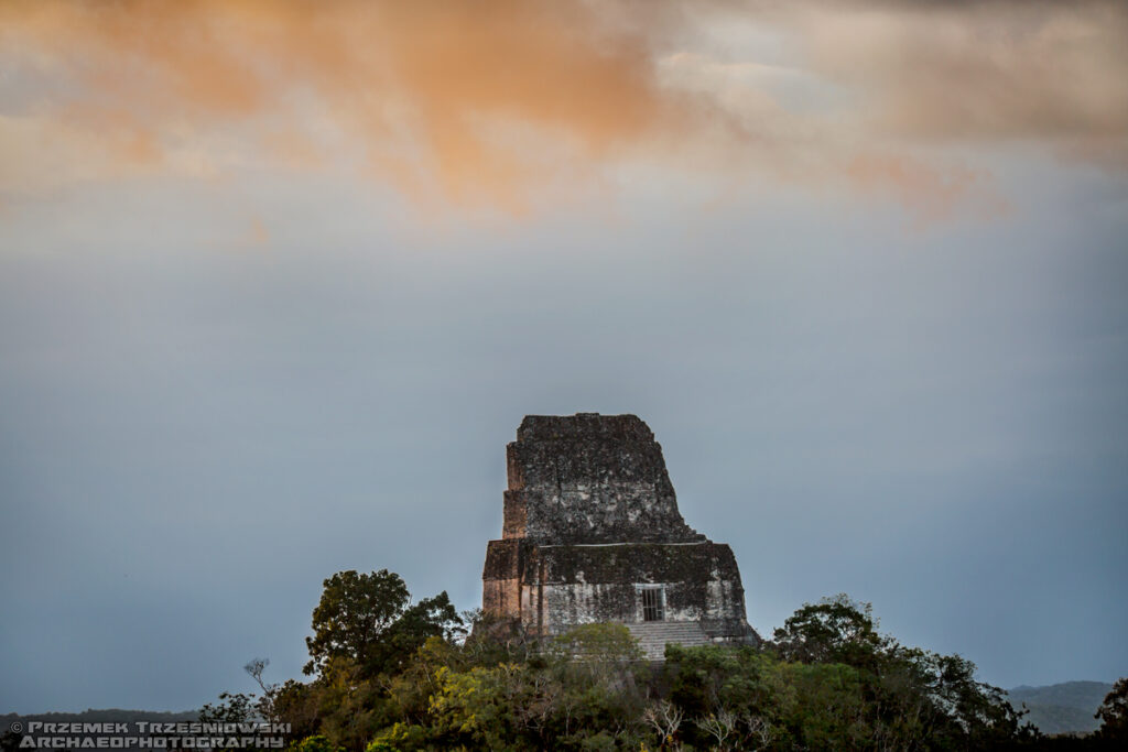 templo IV piramida tikal peten gwatemala guatemala