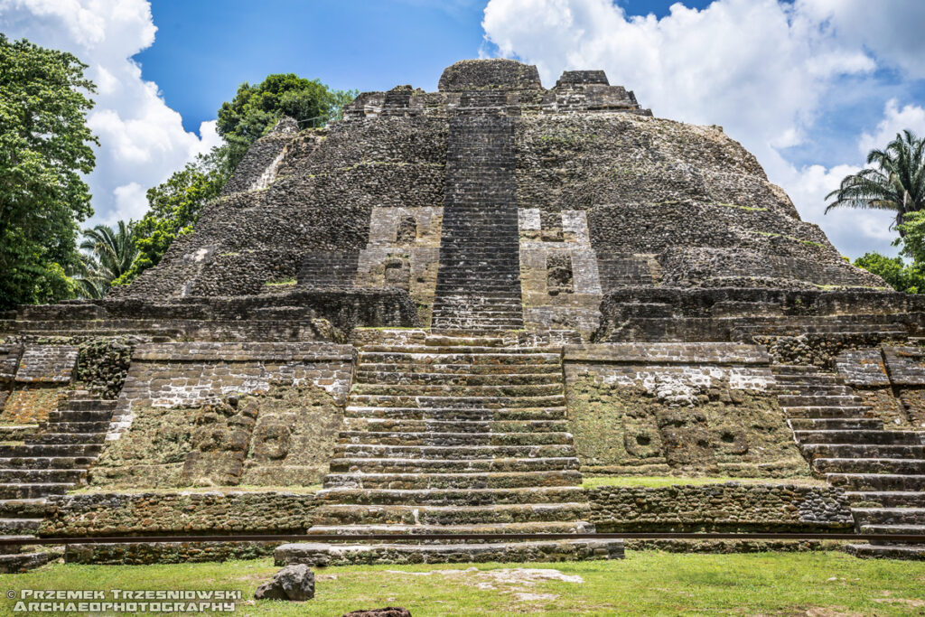 lamanai belize piramida pyramid maya archaeology archeologia majow