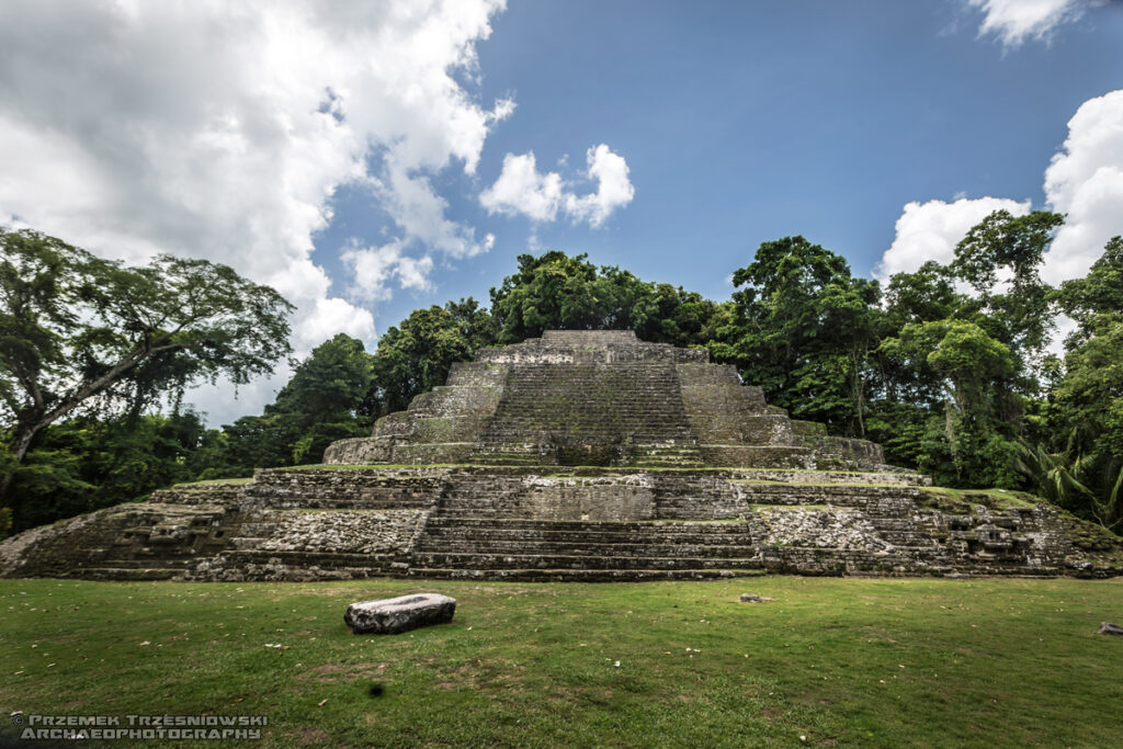 lamanai belize piramida pyramid maya archaeology archeologia majow
