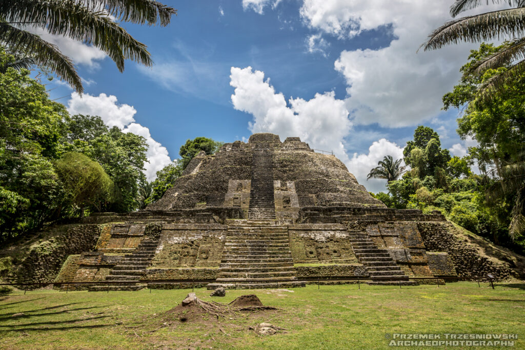 lamanai belize piramida pyramid maya archaeology archeologia majow