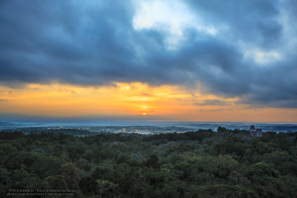 tikal sunrise amanecer wschód słońca