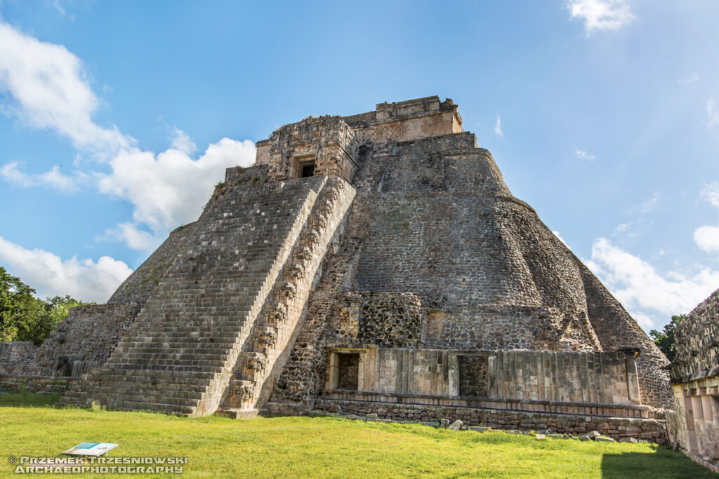 uxmal puuc meksyk jukatan mexico yucatan piramida czarnoksiężnika chenes