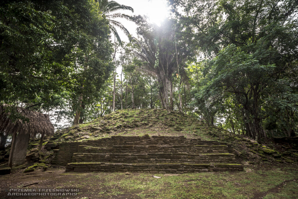 nim li punit belize maya ruins ruiny majow toledo piramida piramidy stela