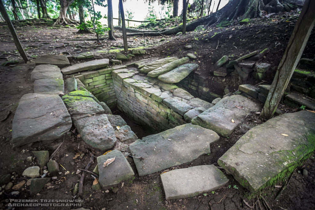 nim li punit belize maya ruins ruiny majow toledo piramida piramidy stela grobowiec tomb