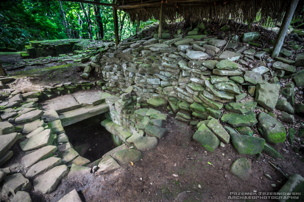 nim li punit belize maya ruins ruiny majow toledo piramida piramidy stela grobowiec tomb