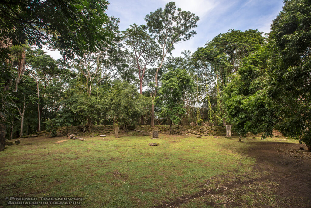 nim li punit belize maya ruins ruiny majow toledo piramida piramidy stela